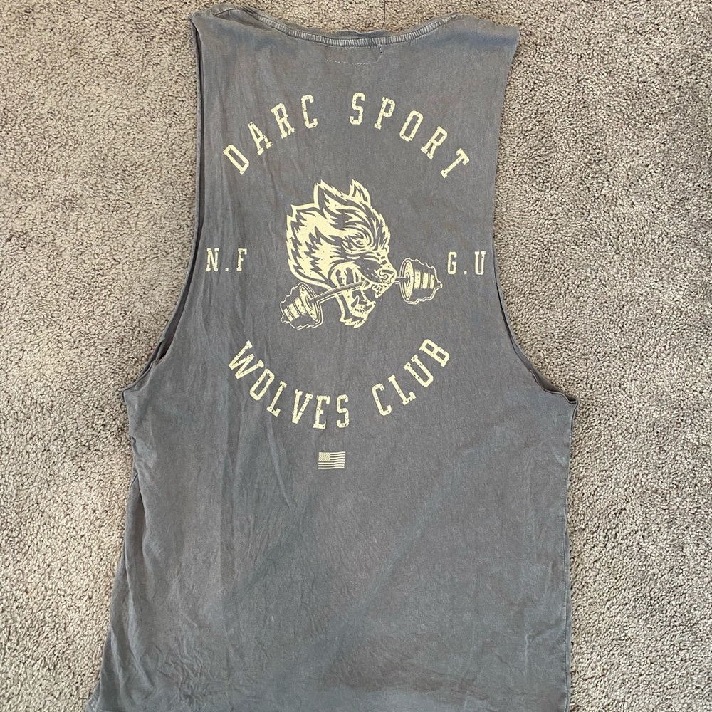 Wolves Bar Muscle Tee in Stone Gray - L